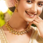 Ditya Imitation Gold-Plated Kundan Stone & Beaded Statement Jewellery Set for Women